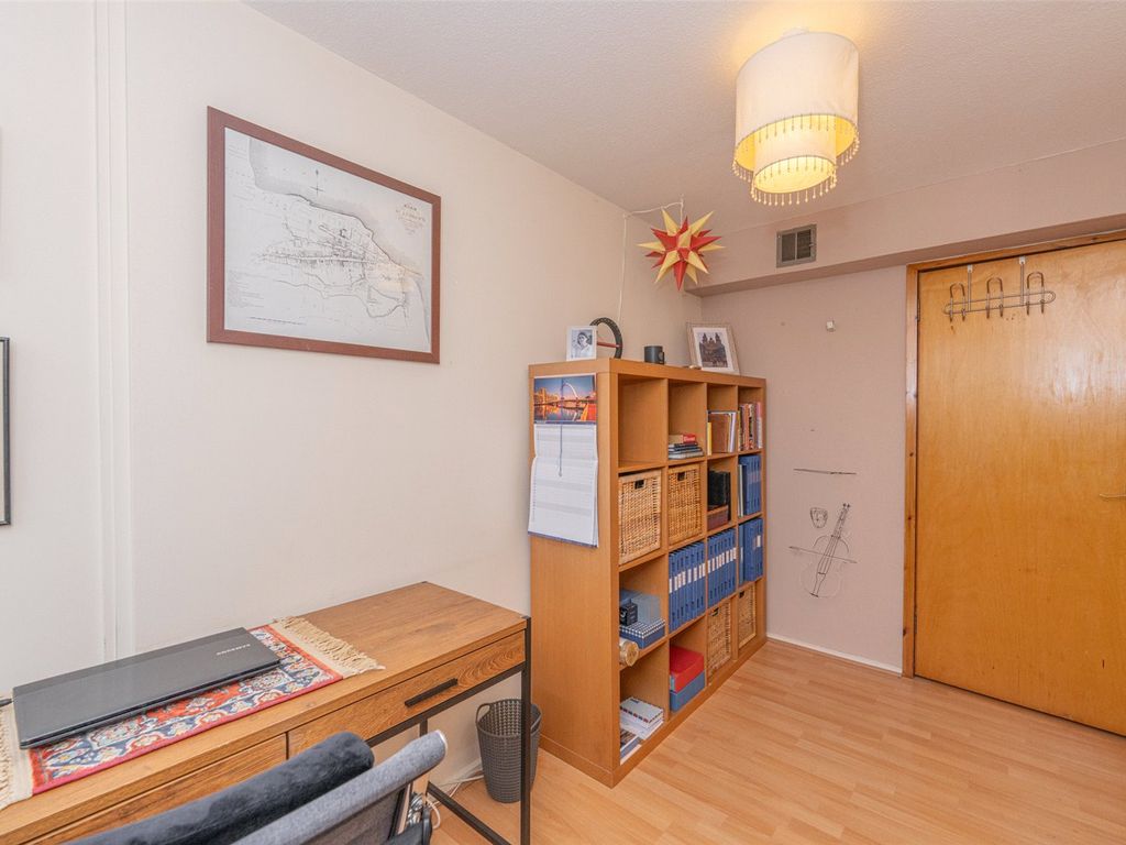 2 bed flat for sale in Fair A Far, Edinburgh EH4, £210,000