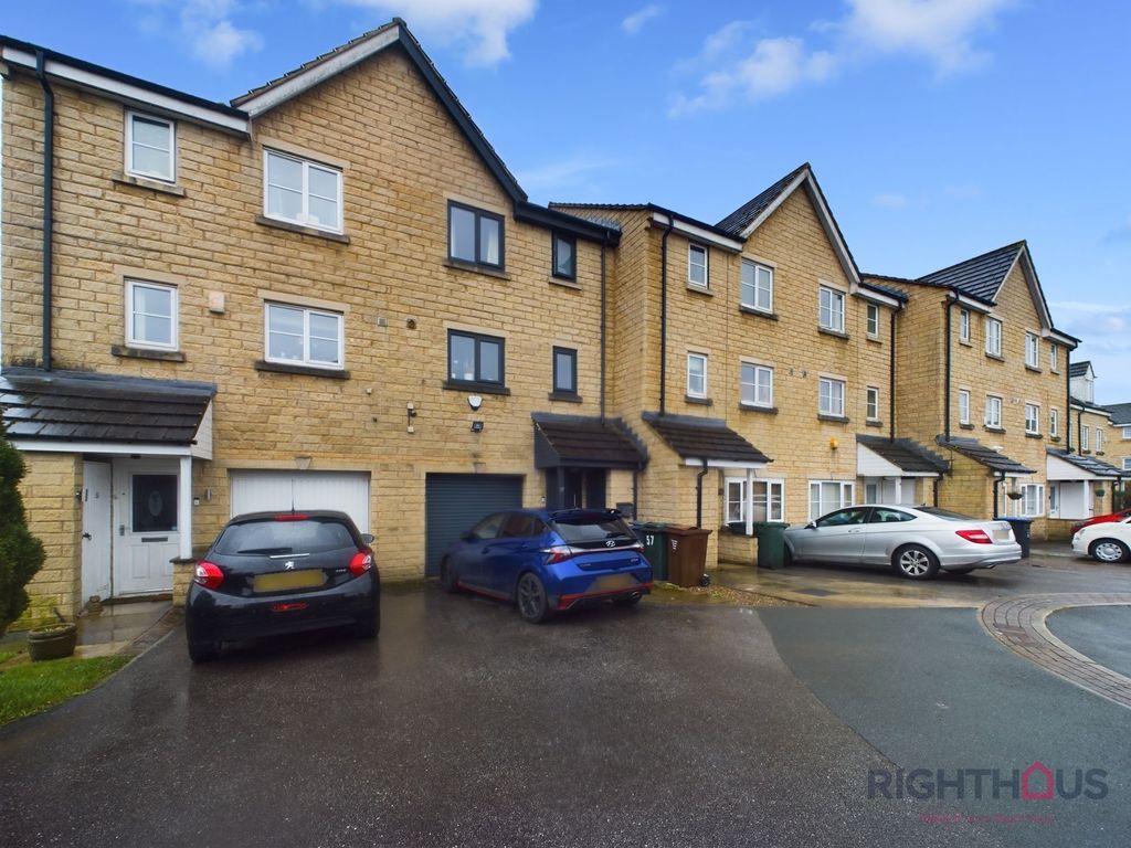 4 bed town house for sale in Fewston Avenue, Bradford BD6, £225,000