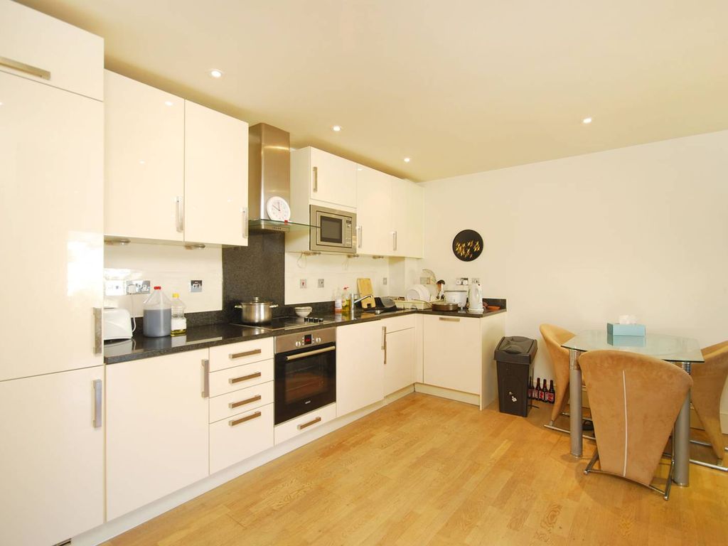 2 bed flat to rent in Denning Mews, Balham, London SW12, £2,817 pcm