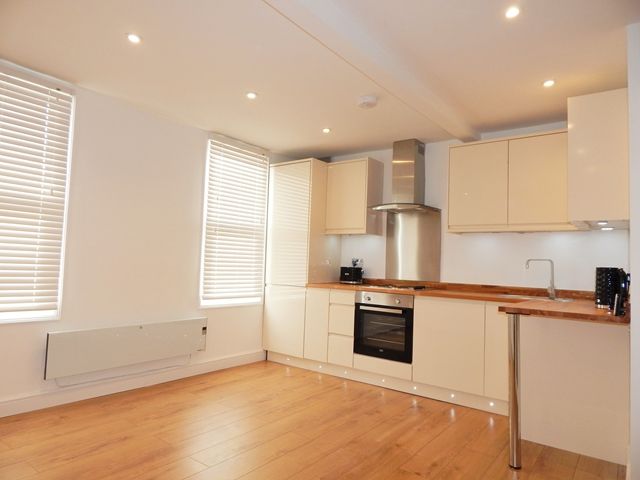 Studio to rent in Merton High Street, Colliers Wood, London SW19, £1,050 pcm