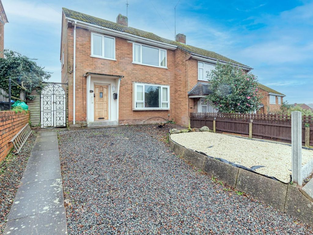 3 bed property for sale in Kingsway, Stourbridge DY8, £199,995