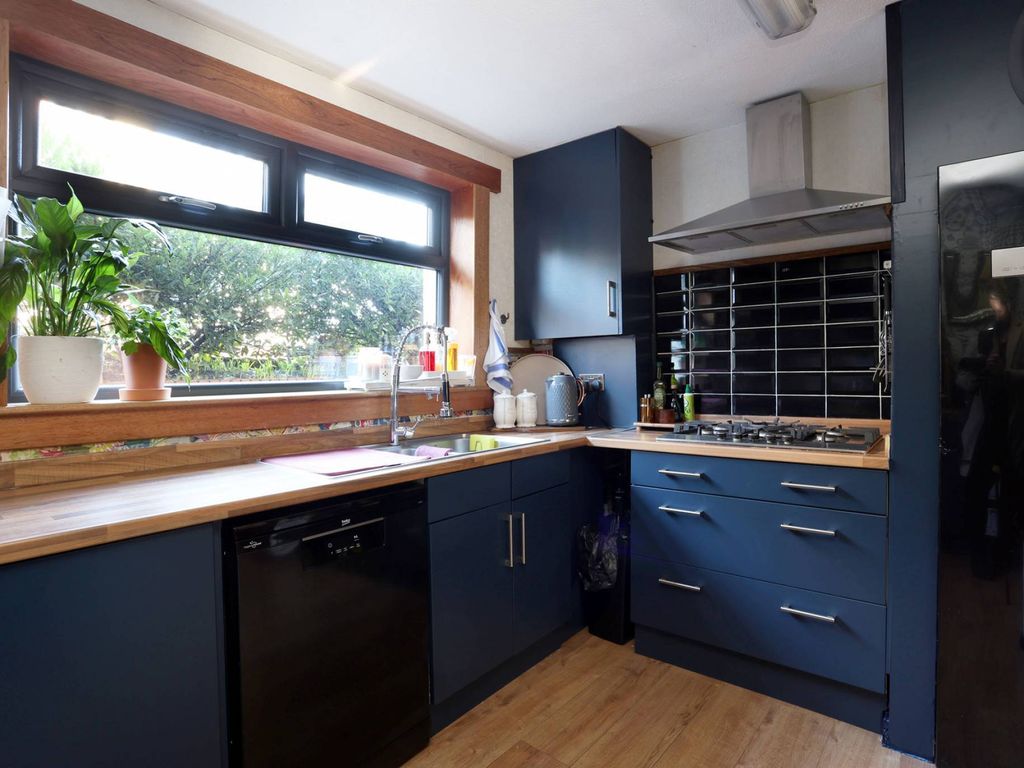3 bed flat for sale in Overton Crescent, Denny, Stirlingshire FK6, £68,000