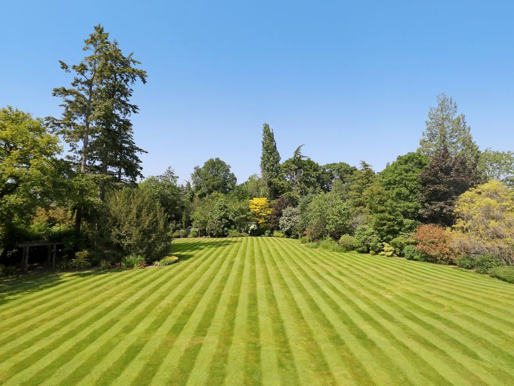7 bed country house for sale in Hollybush Hill, Stoke Poges, Slough SL2, £4,250,000
