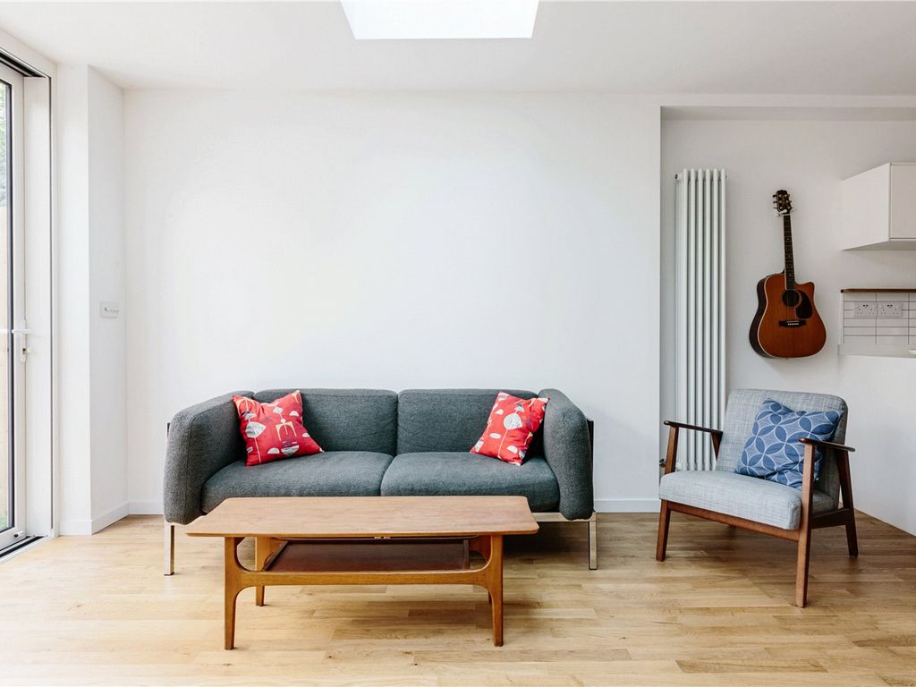 3 bed detached house for sale in Bampton Road, London SE23, £650,000