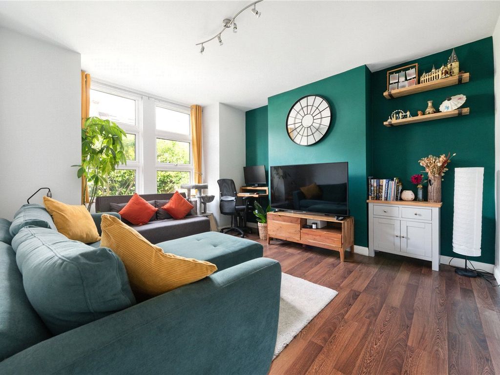 2 bed flat for sale in Pattenden Road, Forest Hill, London SE6, £420,000