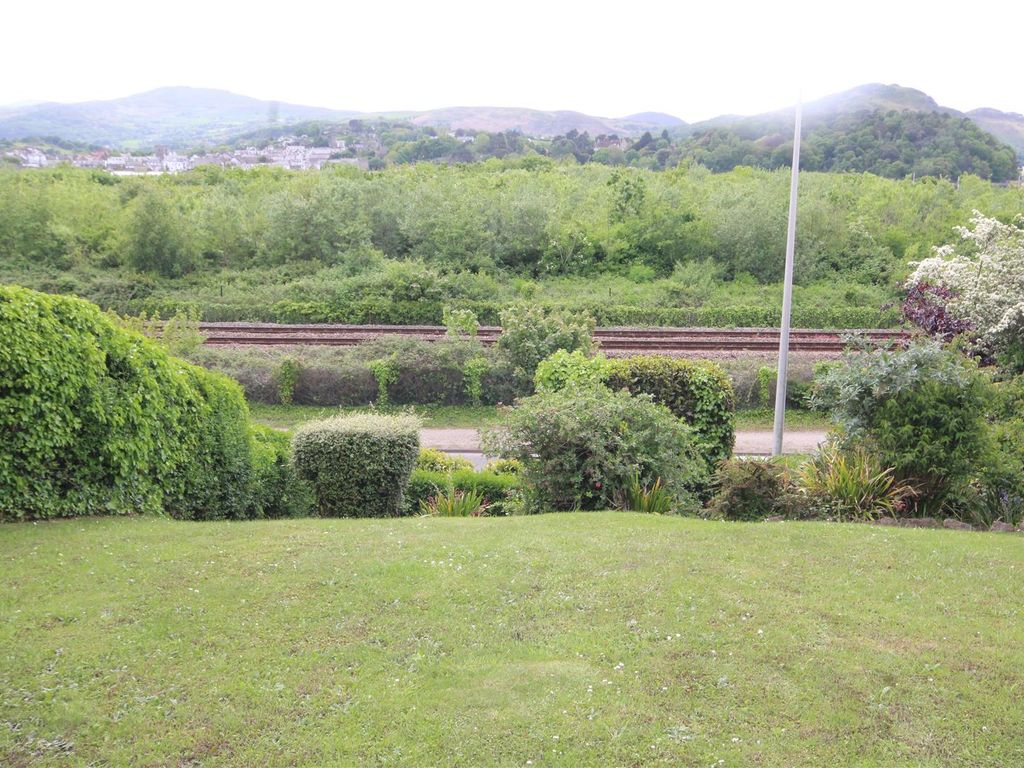 2 bed flat for sale in Warren Drive, Deganwy, Conwy LL31, £299,950