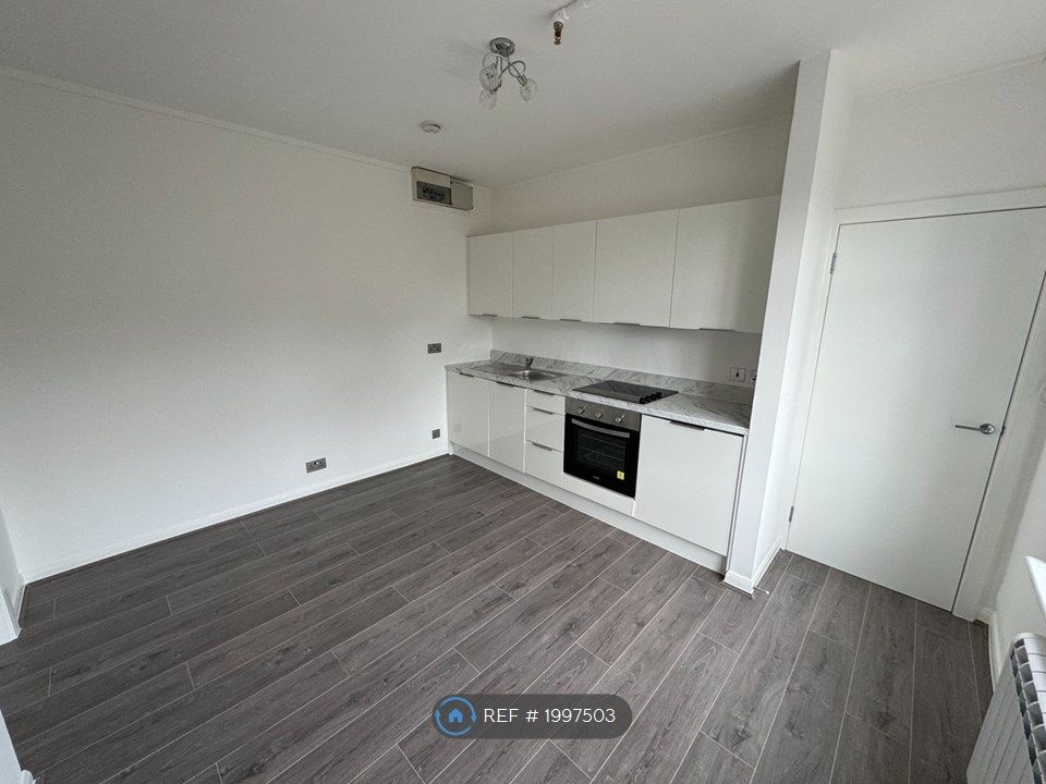 1 bed flat to rent in Laburnham Road, Maidenhead SL6, £1,295 pcm