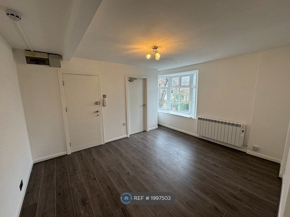 1 bed flat to rent in Laburnham Road, Maidenhead SL6, £1,295 pcm