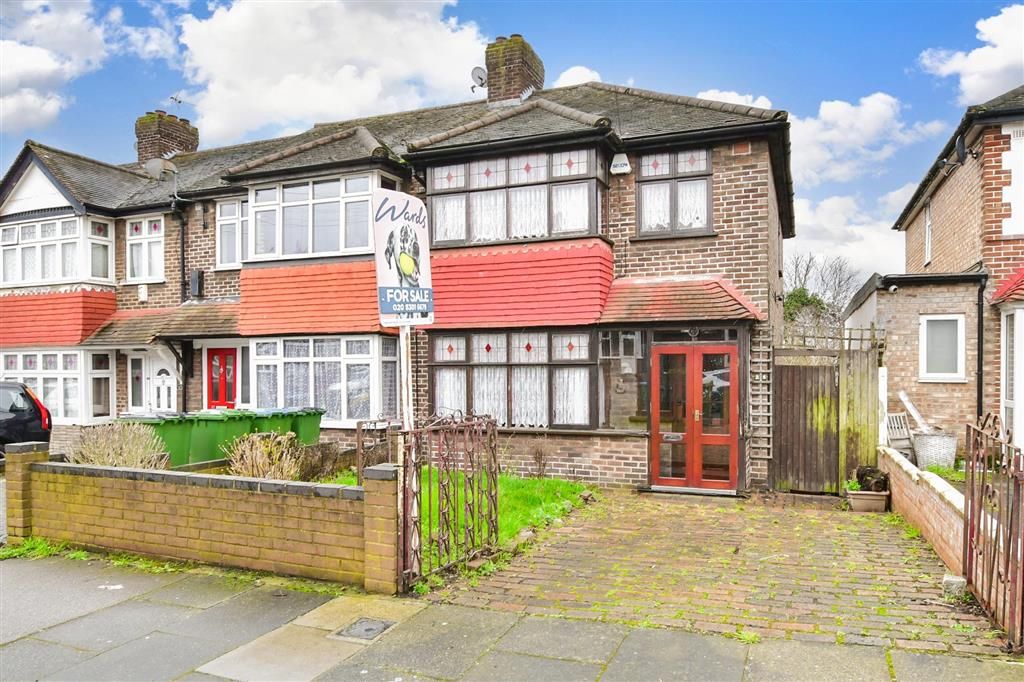 3 bed end terrace house for sale in Highmead, London SE18, £297,500