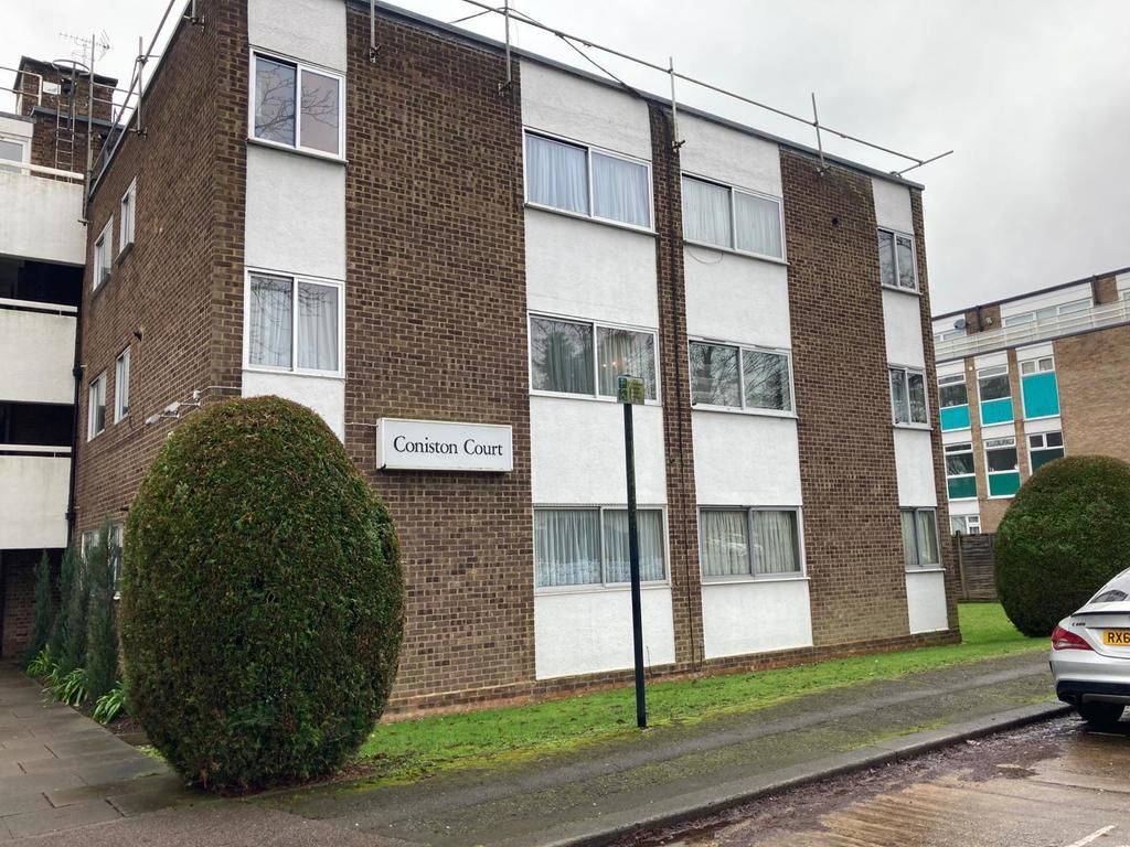 1 bed flat for sale in Coniston Court, Stonegrove, Edgware HA8, £279,950