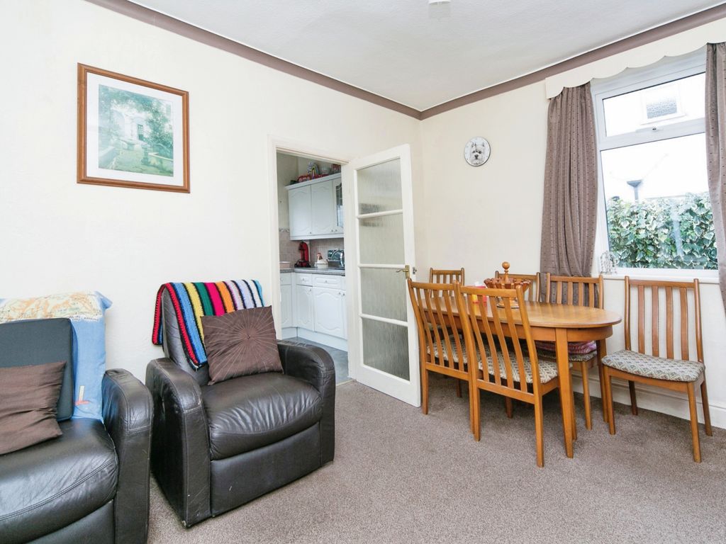2 bed flat for sale in Whitehall Road, Rhos On Sea, Colwyn Bay, Conwy LL28, £260,000