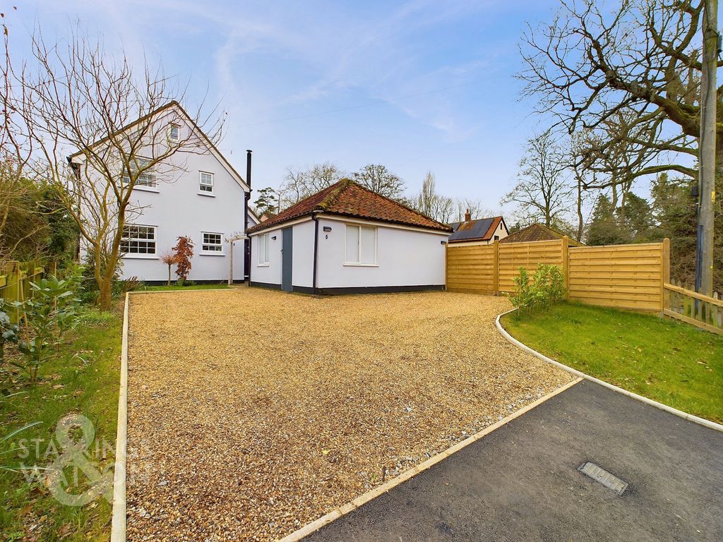 3 bed detached house for sale in The Street, Thornham Magna, Eye IP23, £400,000