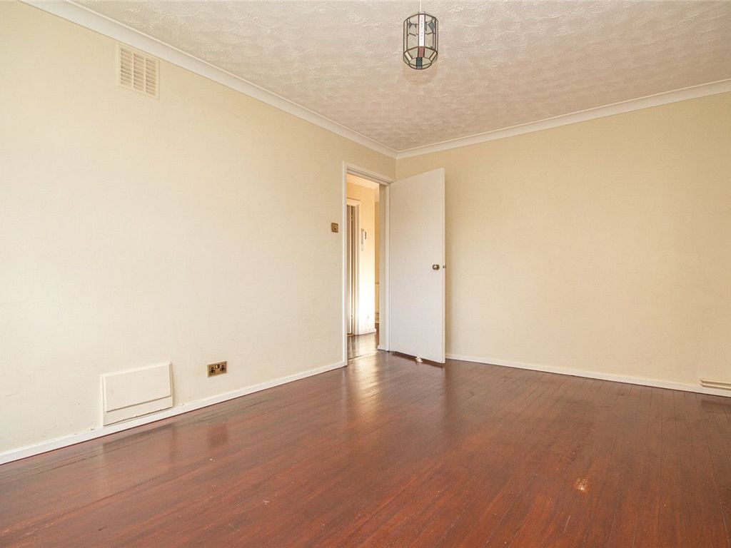 1 bed flat for sale in Hollybush House, Hollybush Lane, Welwyn Garden City, Hertfordshire AL7, £180,000