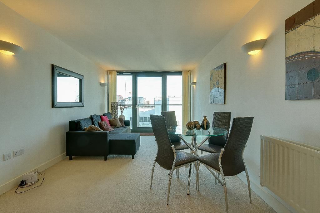 1 bed flat for sale in Neutron Tower, 6 Blackwall Way, Docklands, London E14, £400,000