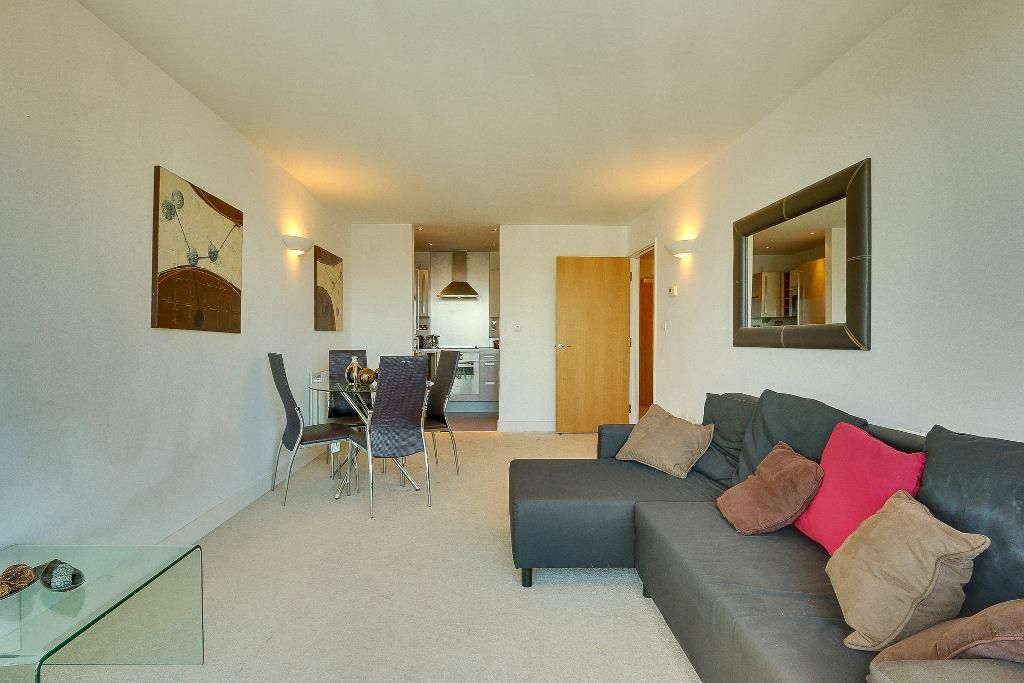 1 bed flat for sale in Neutron Tower, 6 Blackwall Way, Docklands, London E14, £400,000