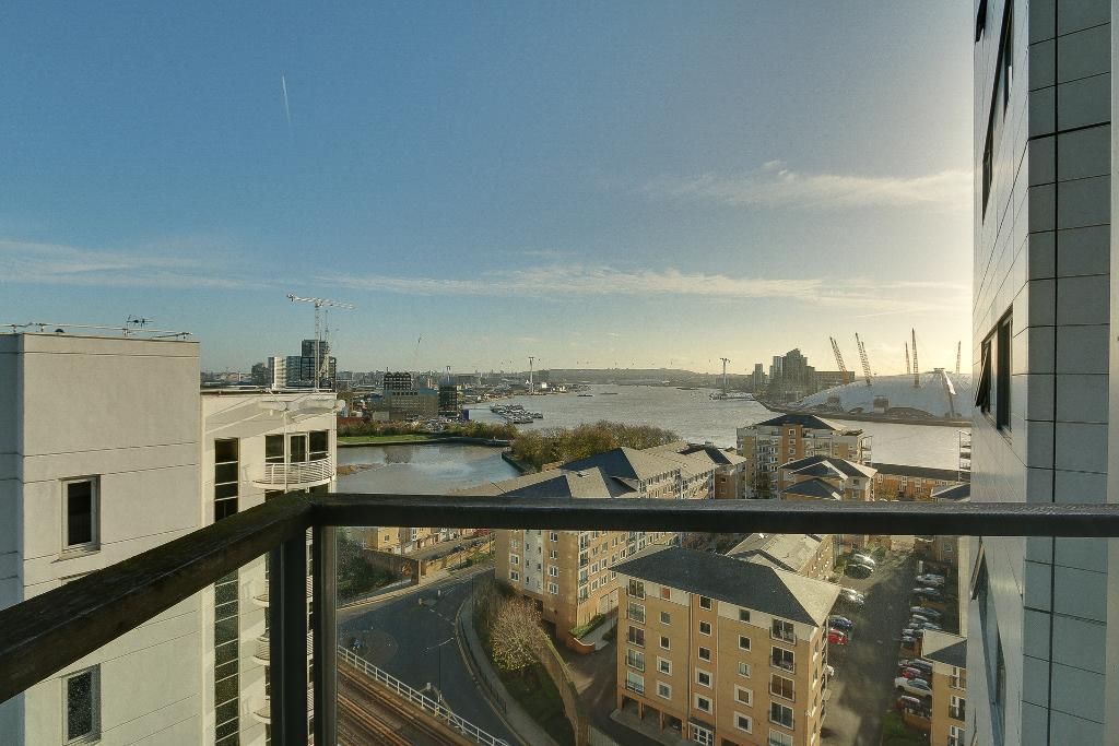 1 bed flat for sale in Neutron Tower, 6 Blackwall Way, Docklands, London E14, £400,000