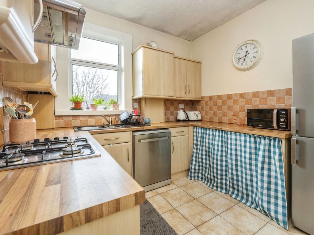 2 bed flat for sale in Newhouse Road, Grangemouth FK3, £99,000