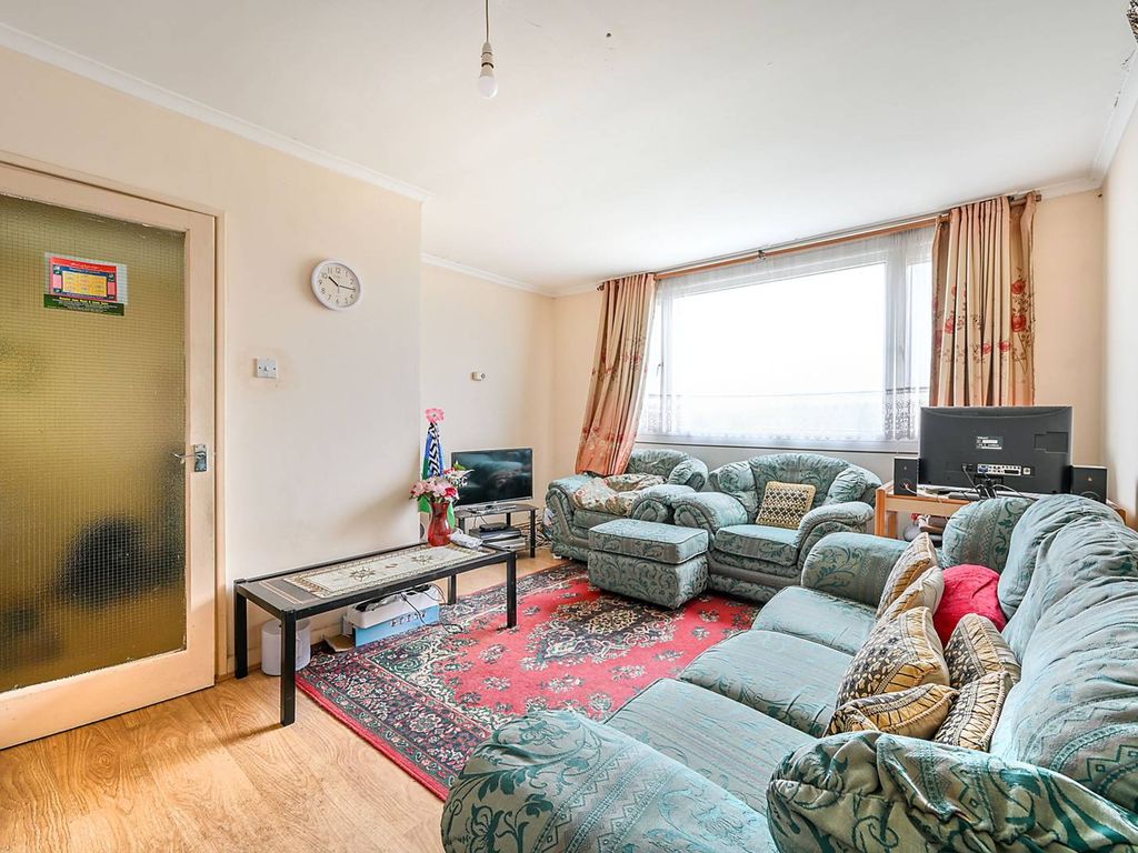 2 bed flat for sale in Brent Lea, Brentford TW8, £360,000
