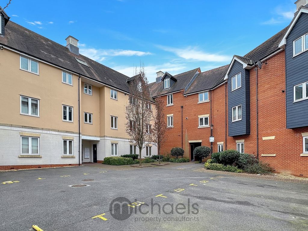 3 bed flat for sale in Henry Laver Court, Colchester CO3, £300,000