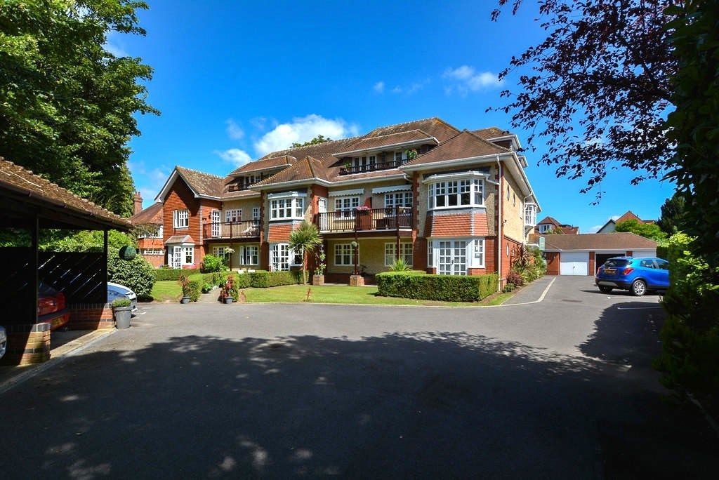 2 bed maisonette for sale in Milton Road, Bournemouth BH8, £265,000