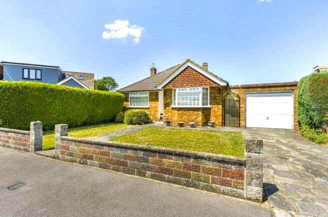 3 bed detached house for sale in Wallace Close, Fairlands, Guildford GU3, £499,950