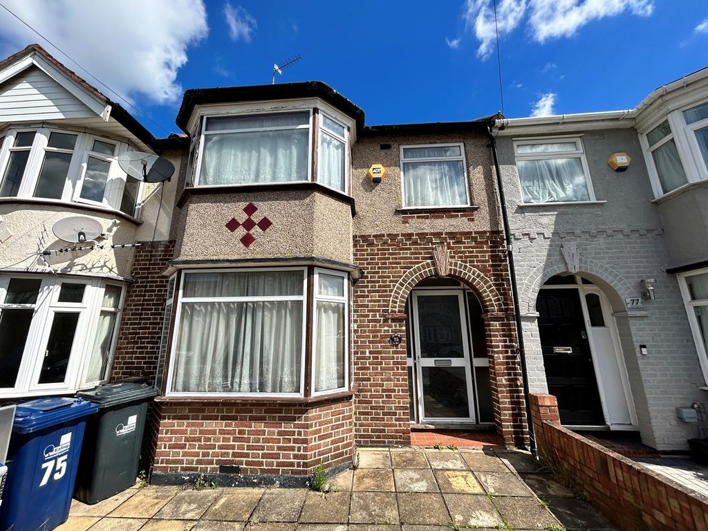3 bed property for sale in Rydal Crescent, Perivale, Greenford UB6, £550,000
