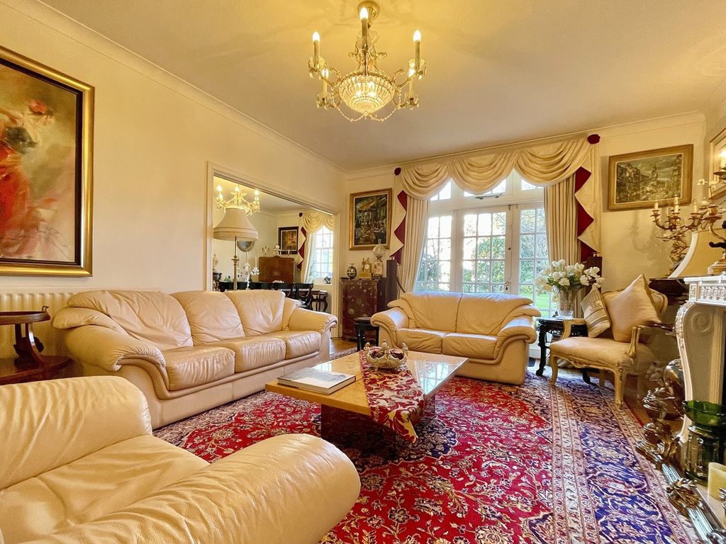 5 bed flat for sale in Bath Road, Bournemouth BH1, £750,000