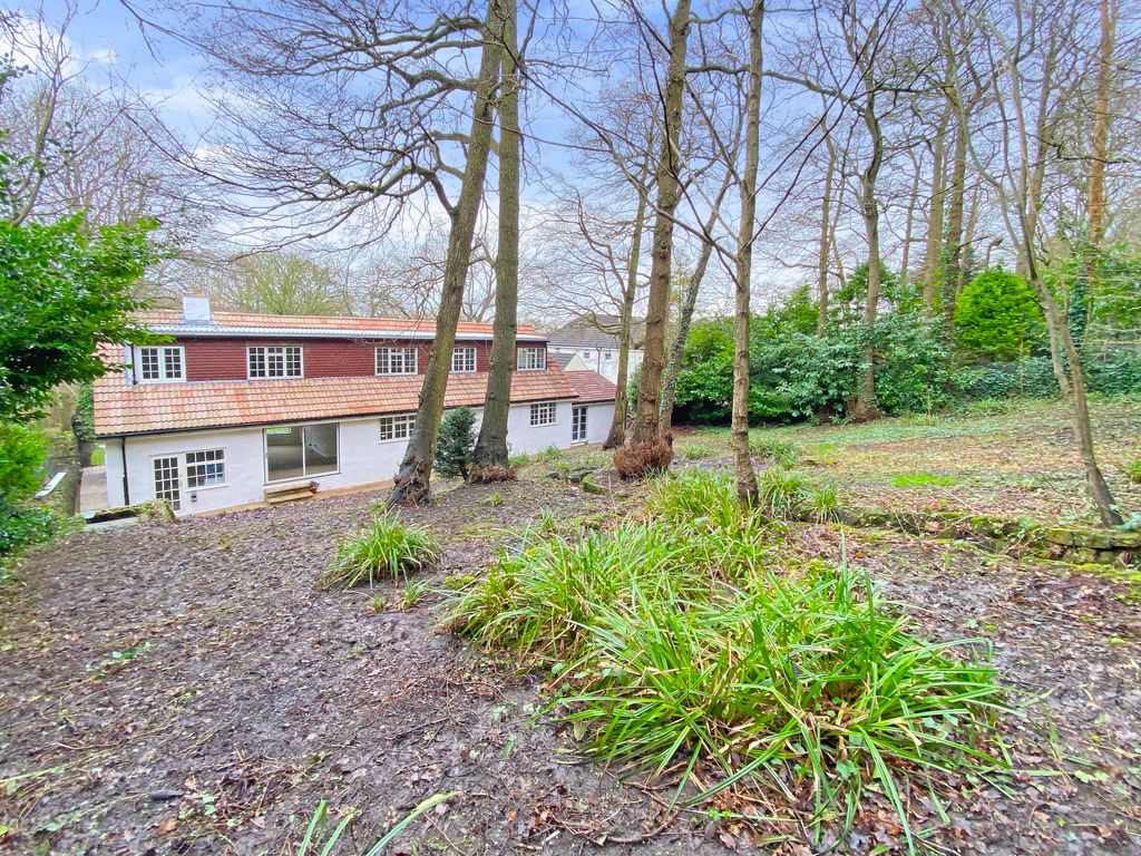 6 bed detached house for sale in Oakdale, Harrogate HG1, £700,000