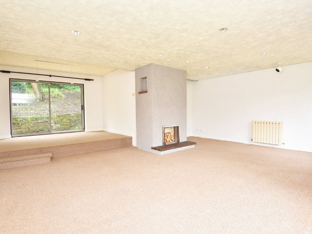 6 bed detached house for sale in Oakdale, Harrogate HG1, £700,000