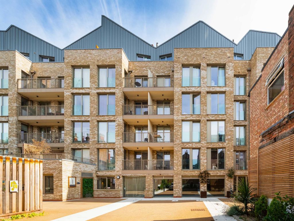 1 bed flat for sale in Espalier Gardens, London NW6, £545,000