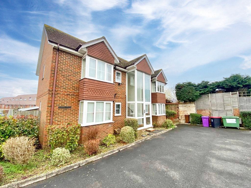 1 bed flat to rent in St. Peters Road, Maidenhead, Berkshire SL6, £1,200 pcm