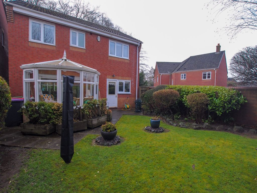4 bed detached house for sale in Gregson Walk, Dawley, Telford TF4, £315,000