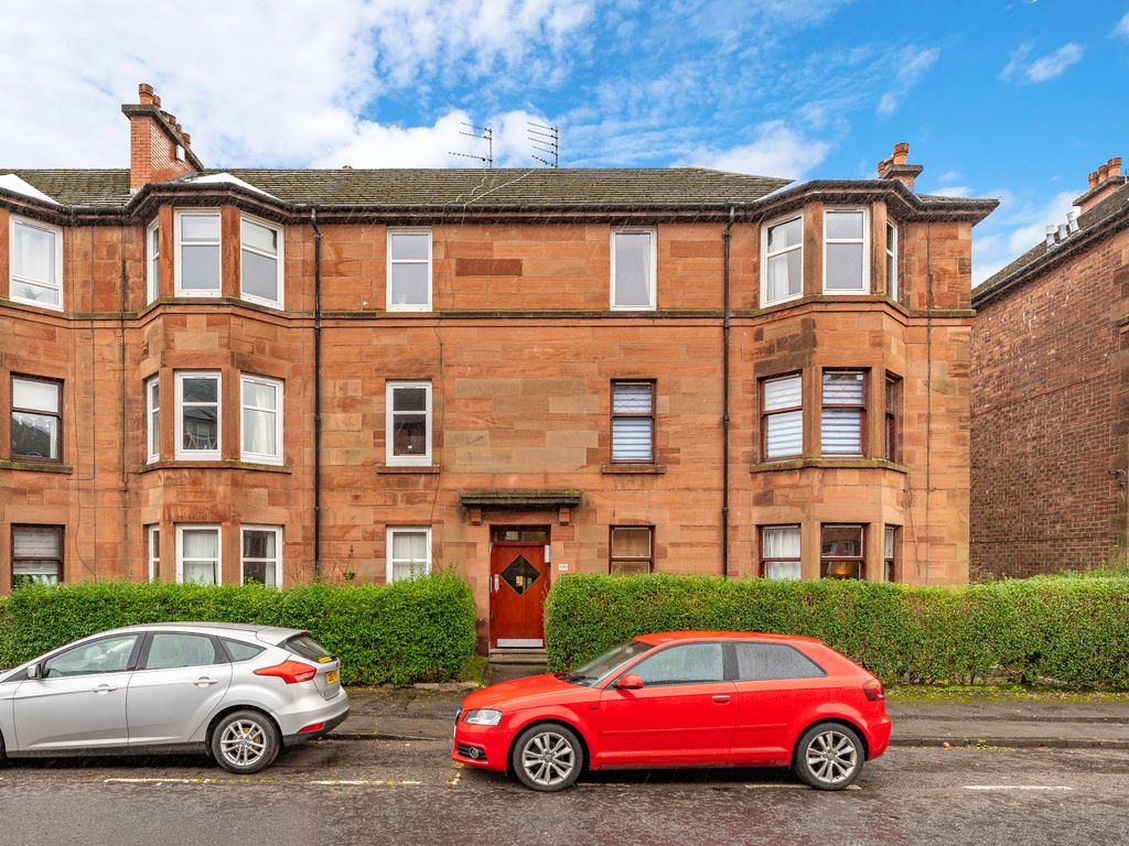 2 bed flat for sale in Cartside Street, Battlefield, Glasgow G42, £145,000
