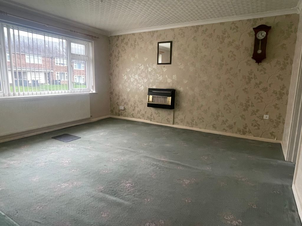 2 bed flat for sale in Winterhill Road, Rotherham S61, £70,000