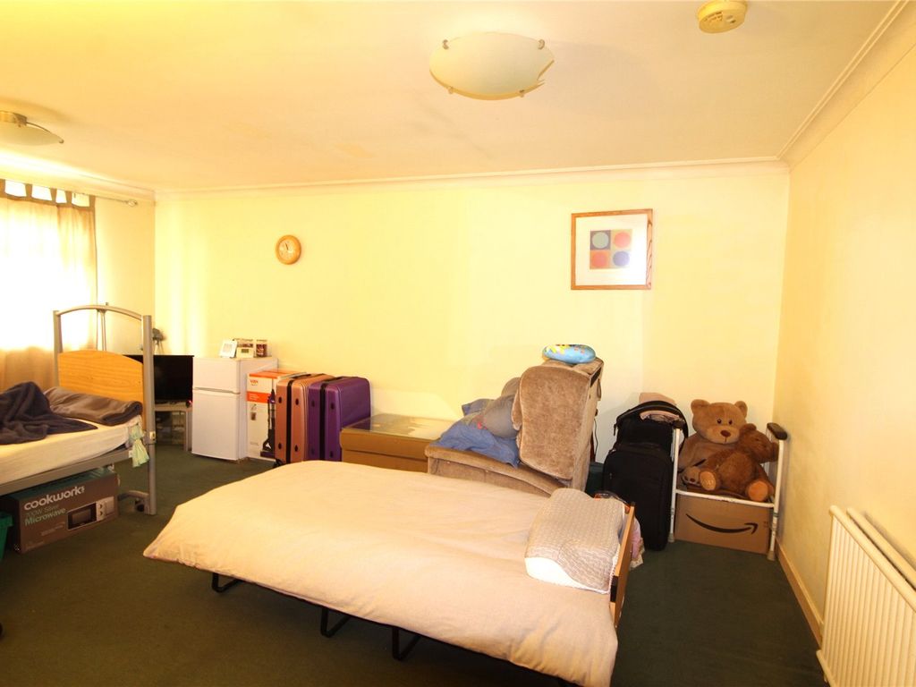 2 bed maisonette for sale in Bells Hill, Barnet EN5, £385,000