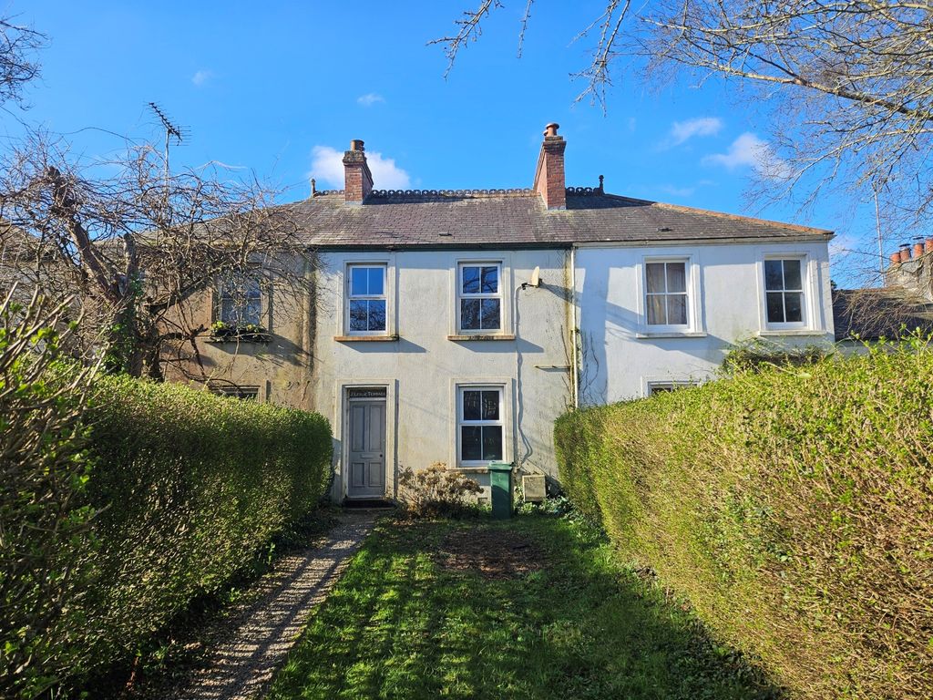 2 bed terraced house for sale in Leslie Terrace, Lostwithiel PL22, £200,000