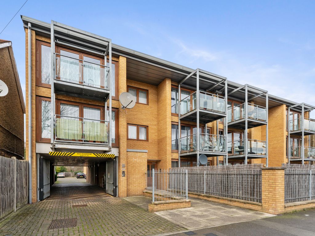 2 bed flat for sale in Adler Court, Earlham Grove, Forest Gate E7, £400,000