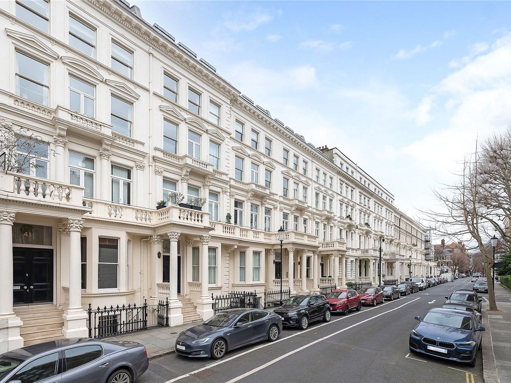 2 bed flat for sale in Earl's Court Square, Earl's Court SW5, £1,150,000