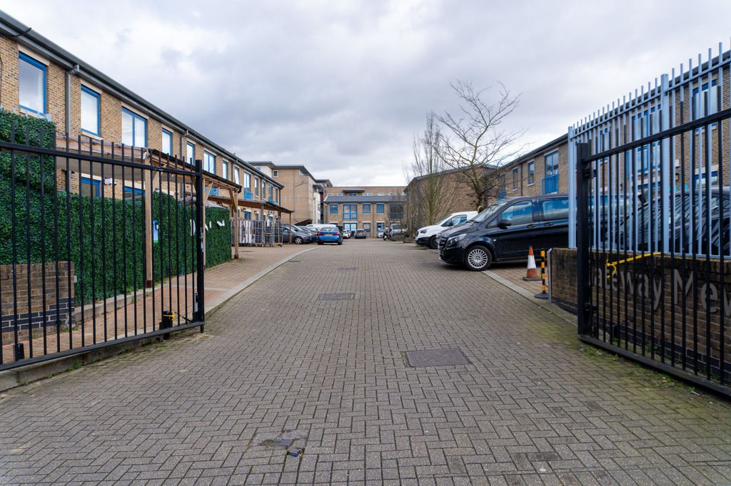Office for sale in 2 Gateway Mews, Ringway, New Southgate, London, Greater London N11, £1,250,000