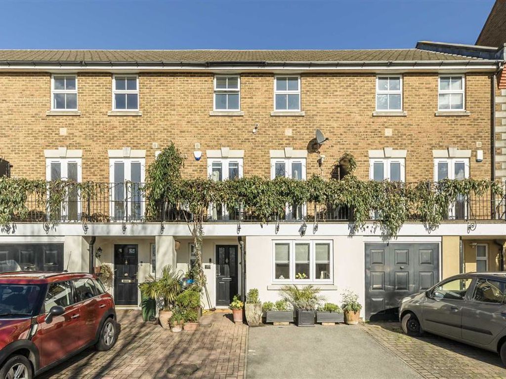 4 bed terraced house for sale in Barlow Drive, London SE18, £799,950