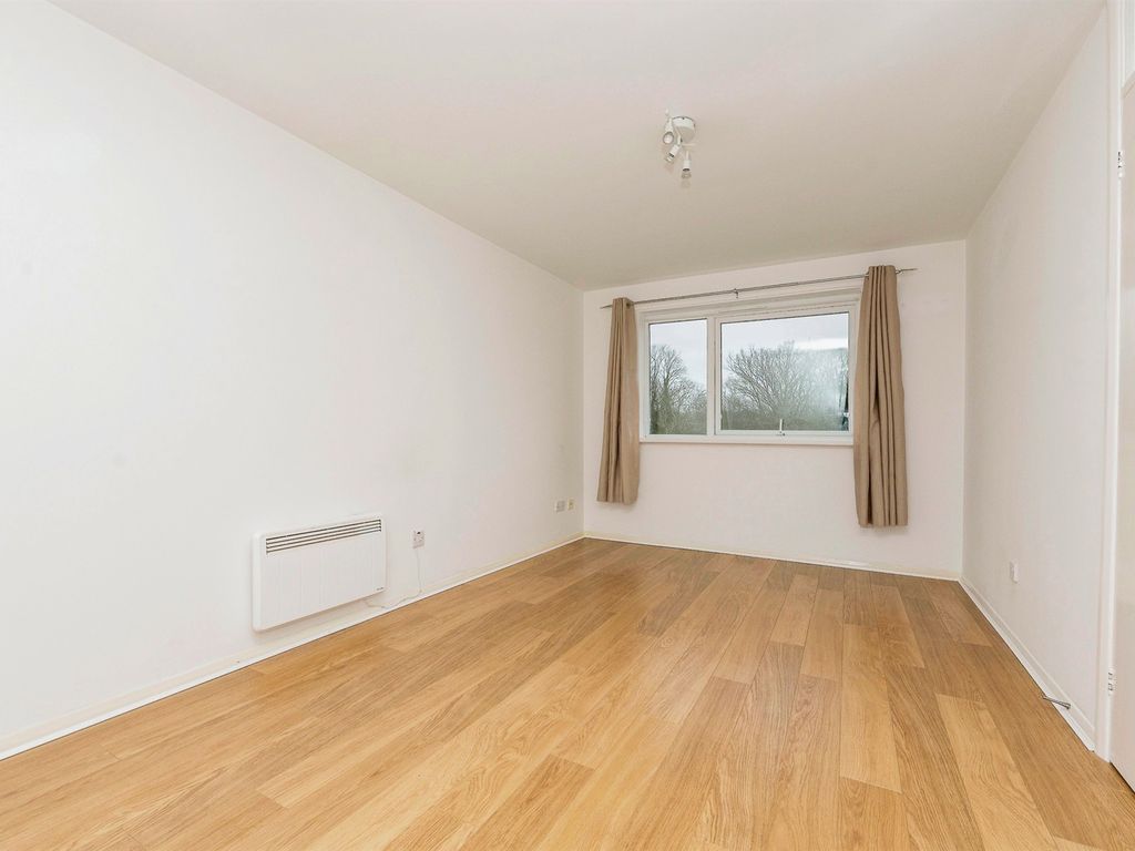 1 bed flat for sale in Valley Green, Hemel Hempstead HP2, £180,000