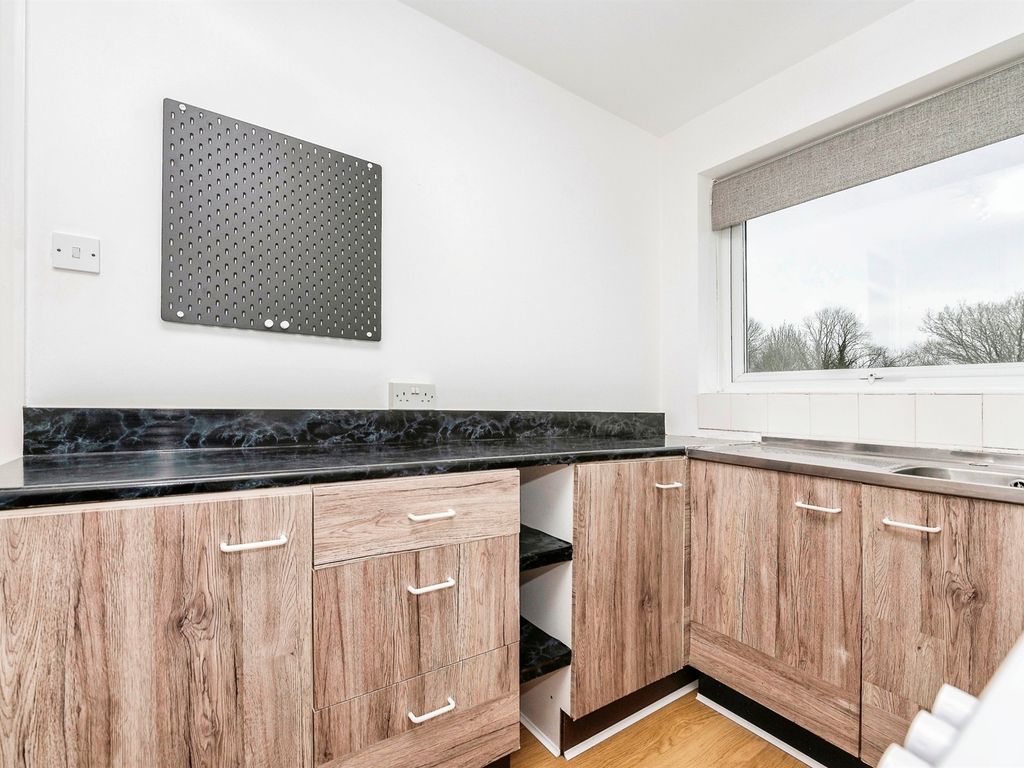 1 bed flat for sale in Valley Green, Hemel Hempstead HP2, £180,000