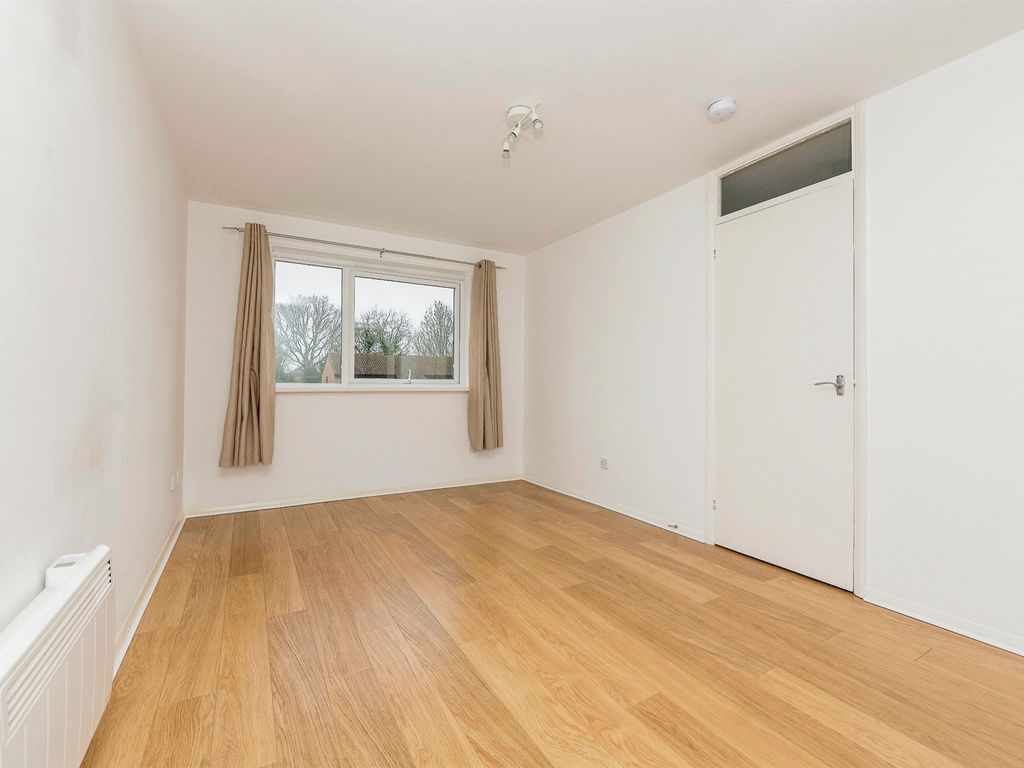 1 bed flat for sale in Valley Green, Hemel Hempstead HP2, £180,000