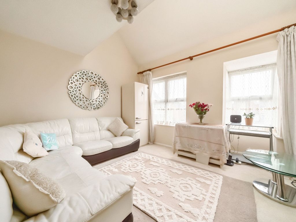 2 bed maisonette for sale in Bradfield Close, Burpham, Guildford GU4, £280,000