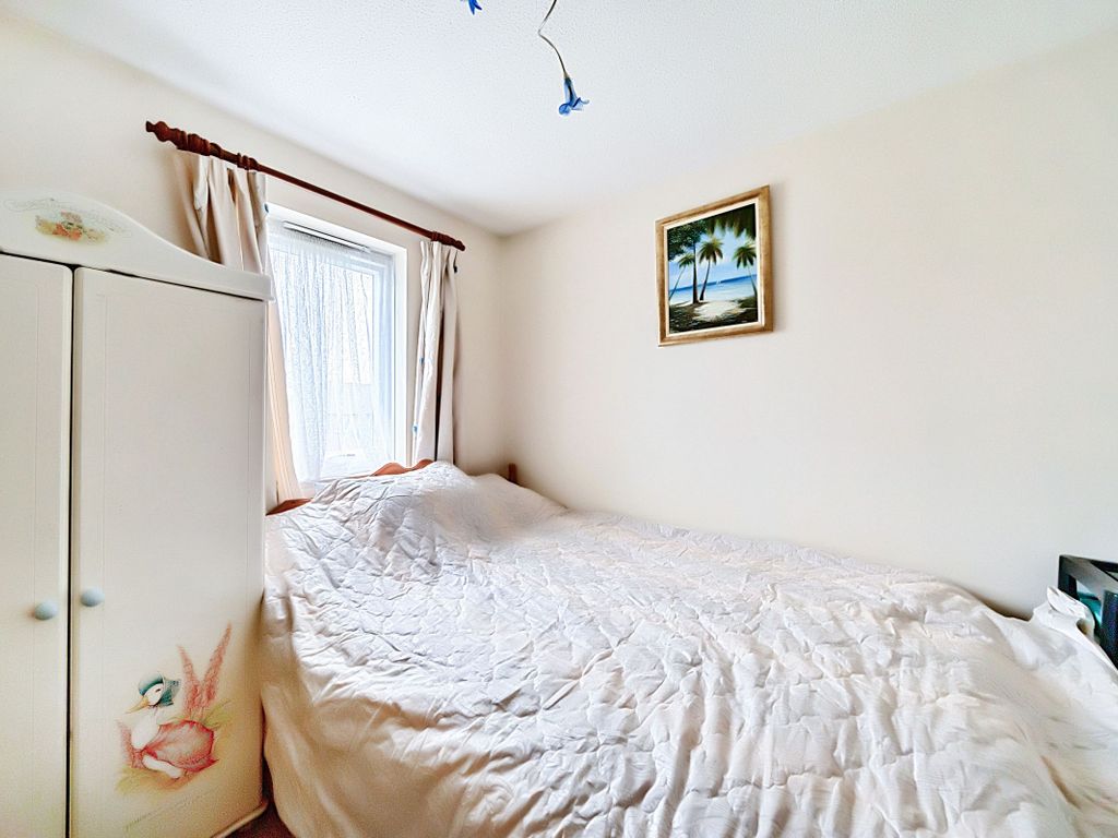 2 bed maisonette for sale in Bradfield Close, Burpham, Guildford GU4, £280,000