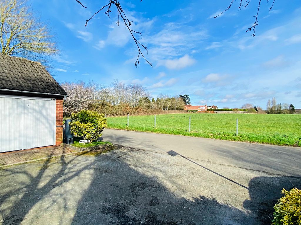 3 bed bungalow for sale in Spinney Drive, Botcheston LE9, £250,000