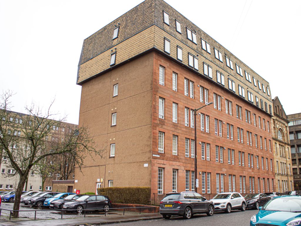 1 bed flat for sale in Dorset Square, Glasgow G3, £120,000
