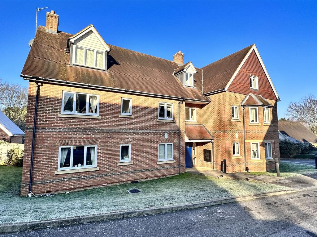 1 bed flat to rent in Woodfield, Dean Court Road, Oxford OX2, £1,375 pcm