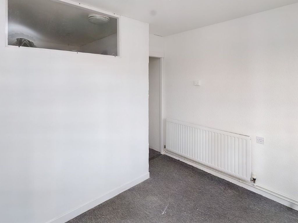 2 bed flat for sale in Flat 311 Beveridge Court, Saunders Way, Thamesmead, London SE28, £95,000