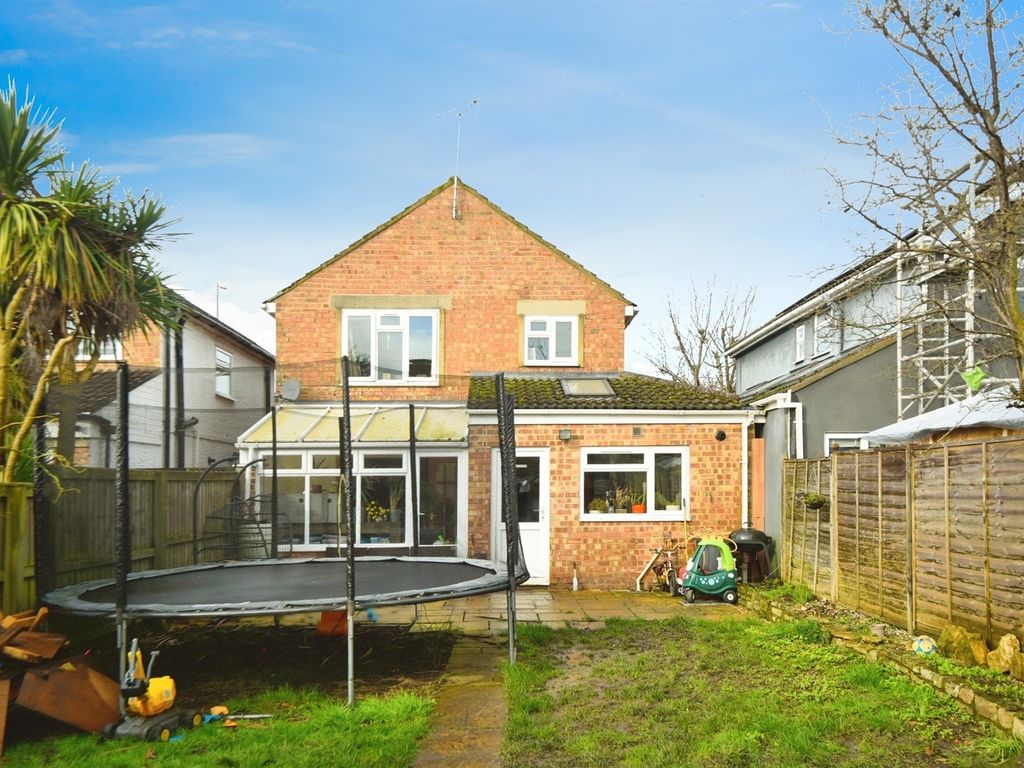 3 bed detached house for sale in Swindon Road, Stratton St. Margaret, Swindon SN3, £280,000